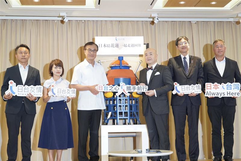 日本台灣交流協會送上河道觀測浮標。（圖／翻攝自日本台灣交流協會）