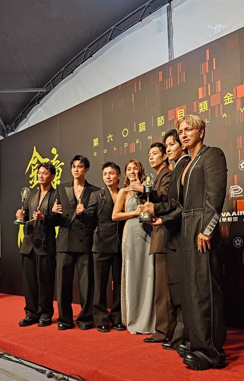 小煜（右起）、敖犬、小杰、Dora、阿緯、王子、威廉（圖／記者鍾智凱攝影）