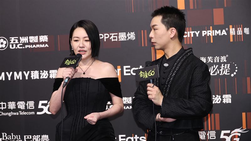 小S、派翠克以《小姐不熙娣》拿下金鐘獎綜藝節目主持人大獎。（圖／記者趙于瑩、鄭孟晃攝影）