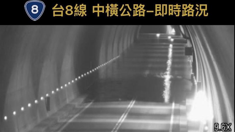 水淹隧道「鏡頭君陣亡！」堰塞湖水位高漲