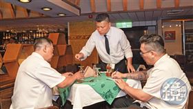 亞里士是台灣少數年逾半百的西餐廳，老闆細數名人軼事記憶猶新。（圖／鏡週刊）