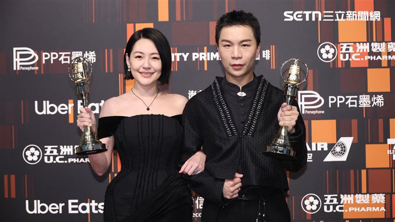 小Ｓ、派翠克以《小姐不熙娣》拿下金鐘獎綜藝節目主持人大獎。（圖／記者鄭孟晃攝影）