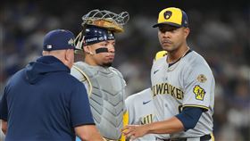 釀酒人先發投手昆塔納（Jose Quintana）僅投2局退場。（圖／路透社／達志影像）