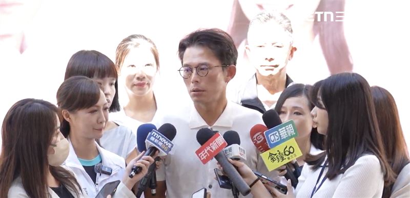 黃國昌批評鏡週刊報導「潑糞」。（圖／翻攝畫面）