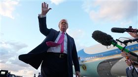 川普稱，委國總統馬杜洛不敢招惹美國。（圖／美聯社／達志影像）