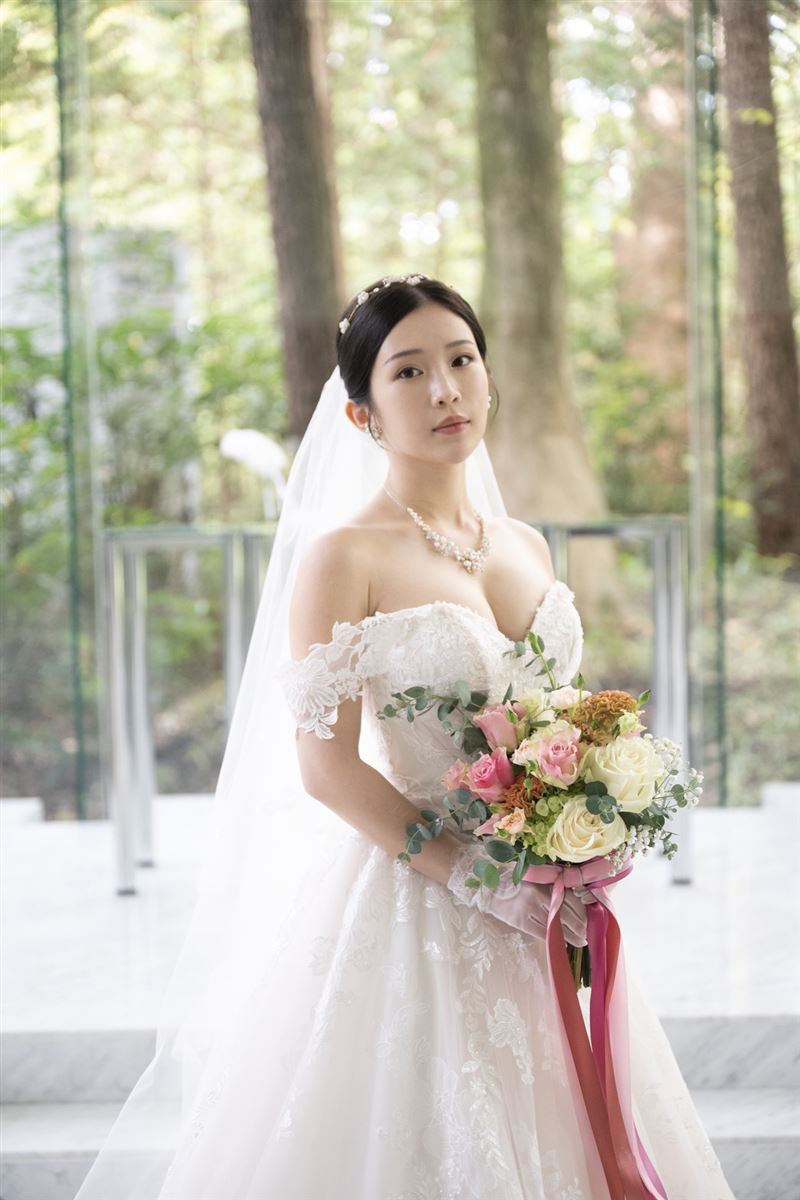 鄭家純婚禮展露美胸（圖／千巡影世康姐提供）