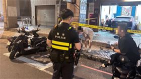 新北,中和,試車,車禍,珠寶店,中古車買賣,南勢角。（圖／翻攝畫面）