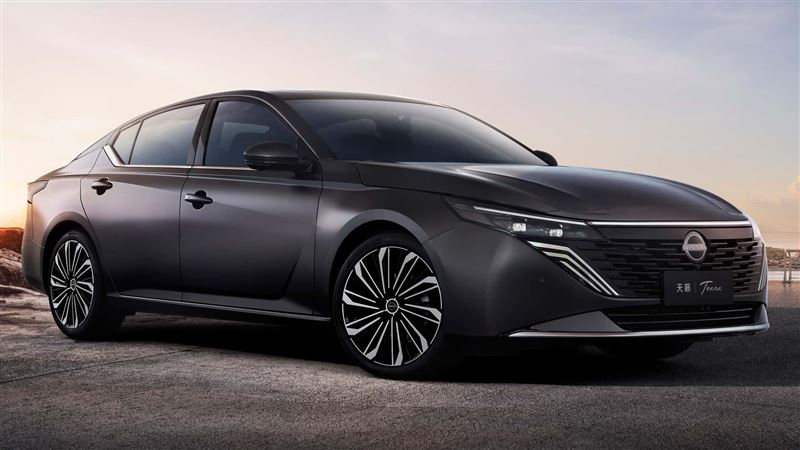 全新TEANA則是以Altima為基礎打造的純日產車型。（圖／翻攝Nissan網站）