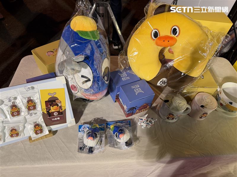 粉絲熱情響應，可愛的吉祥物周邊商品全數送出。（圖／翻攝畫面）