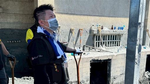 賓賓哥突現身花蓮　受災屋主一見他全哭了