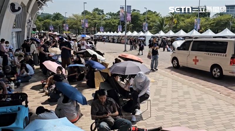 現場救護車隨時待命。（圖／記者薛仁宏攝影）