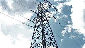 投資人透過美國電力基建ETF作中長期被動投資，可以一舉囊括美國多元電力產業潛力股，順勢掌握新一輪AI產業鏈成長爆發商機，股價也有機會越抱越香。（示意圖／PIXABAY）   