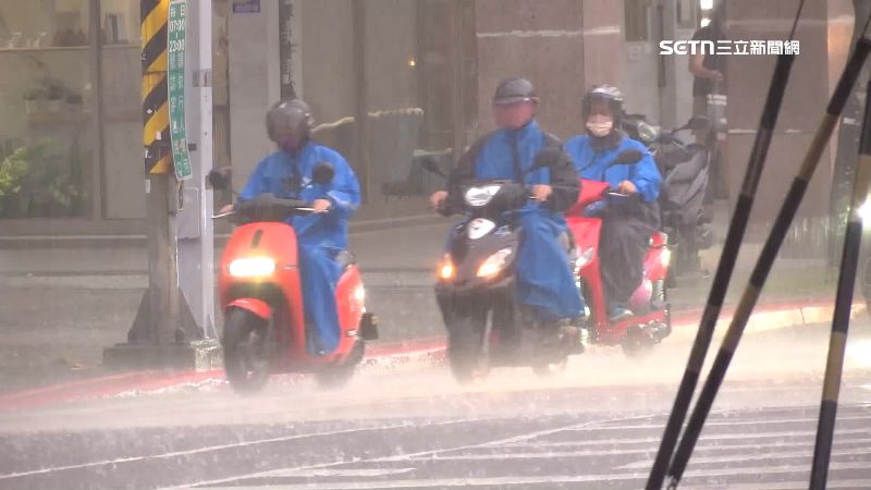受到東北季風及風神颱風外圍環流影響，北台灣出現劇烈降雨。（示意圖／資料照）