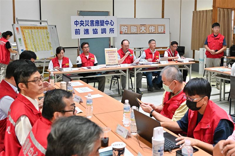 中央前進協調所總協調官季連成說明。（圖／行政院提供）