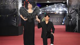 陶晶瑩和兒子一起步上金鐘紅毯。（圖／記者鄭孟晃攝影、趙于瑩攝影）