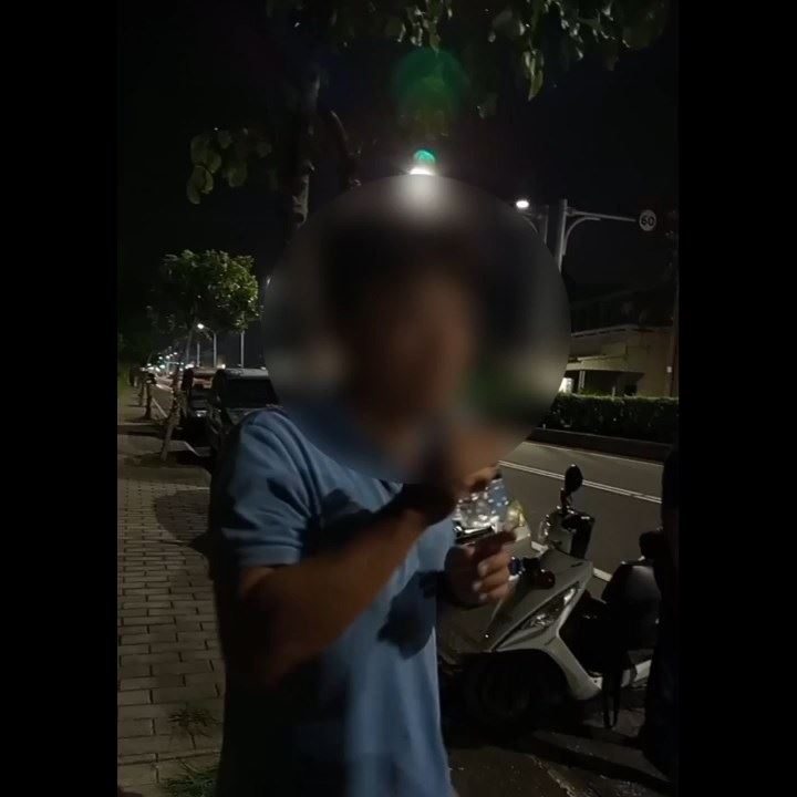 闖禍的李男半推半就接受酒測。（圖／翻攝畫面）