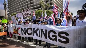 時隔四個月，不滿川普的「無王」抗議再現。（圖／美聯社／達志影像）