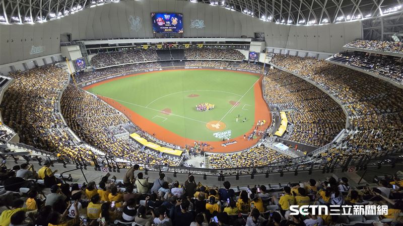 台灣大賽連2戰湧進滿場球迷。（圖／記者劉彥池攝影）