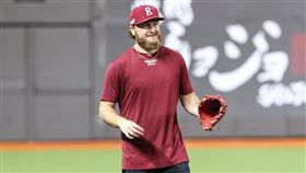 樂天桃猿洋投波賽樂。（圖／樂天桃猿提供） 