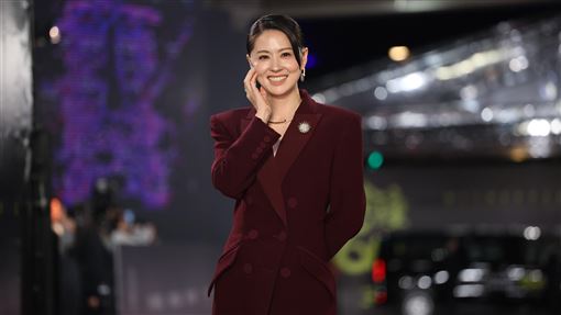 林予晞紅毯戰袍超美　開衩辣露白皙美腿