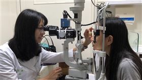 台大醫院新竹分院,眼科,林暄婕,視網膜,黃斑部,視力,黃斑部皺摺,阿姆斯勒方格表