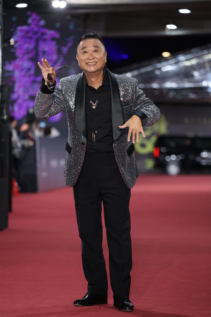 邰智源再度模仿王世堅。（圖／記者鄭孟晃、趙于瑩攝影）