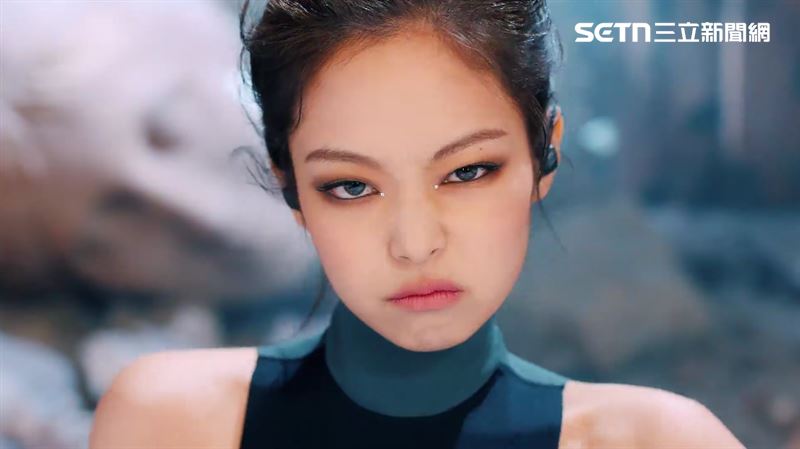 舞團成員還原〈Kill This Love〉中的經典造型（圖／翻攝自ｘ）