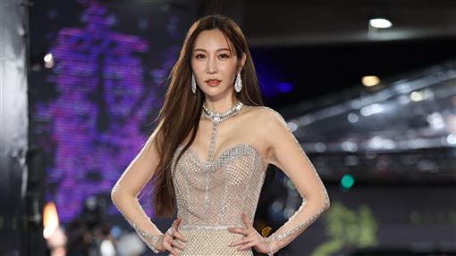 曾莞婷穿透視裝驚吐「失血」：當好兆頭！