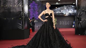 謝盈萱紅毯霸氣登場！黑鏤空禮服氣場全開