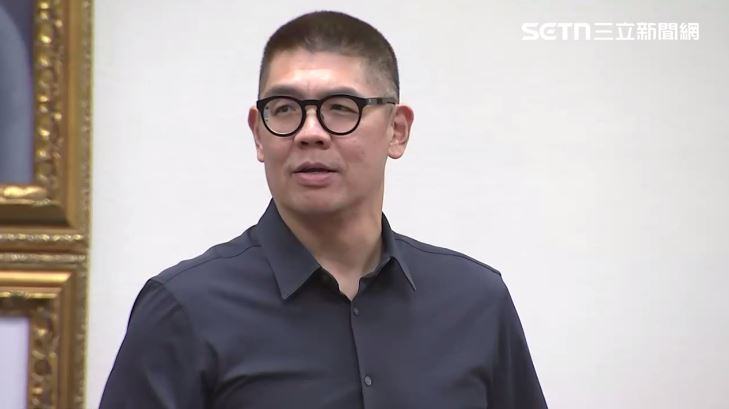 連勝文宣布鄭麗文當選新任國民黨主席。（圖／翻攝畫面）