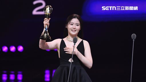 楊小黎出道33年奪金鐘視后！淚喊終於圓夢