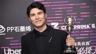 首度入圍就封帝！鳳小岳腿軟認了沒想到