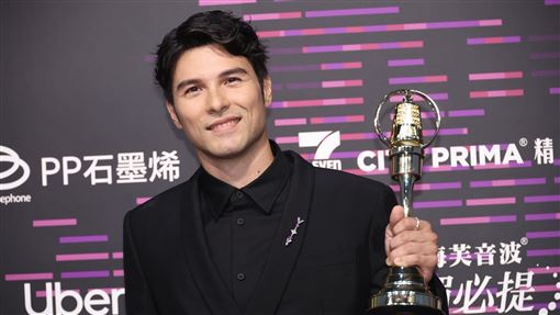 首度入圍就封帝！鳳小岳腿軟認了沒想到