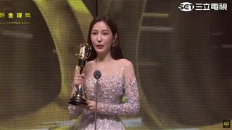 出道27年敲響金鐘　曾莞婷奪女配台上淚崩