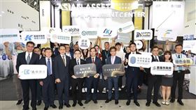 ETF投資博覽會首度移師高雄登場，由金管會、證交所等單位領軍，結合13家業者與五大主題展區，打造全民理財教育平台。現場互動遊戲、專業講座齊聚，展現台灣邁向亞洲資產管理中心的雄心，也讓投資知識從港都啟航，深入每位投資人日常。（圖／證交所提供） 