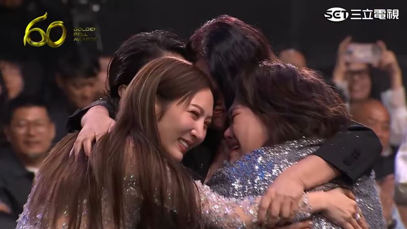 嚴藝文與《影后》演員群感情相當好。（圖／三立電視）