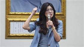 鄭麗文當選國民黨主席（1）國民黨18日進行黨主席選舉，晚間開票結束後，確認由鄭麗文當選，她隨後在黨中央出席記者會發表感言。中央社記者徐肇昌攝　114年10月18日