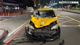 鼓山,高雄,高雄市,馬路,女行人,事故,計程車,車輛,酒駕,闖紅燈,撞擊（圖／翻攝畫面）