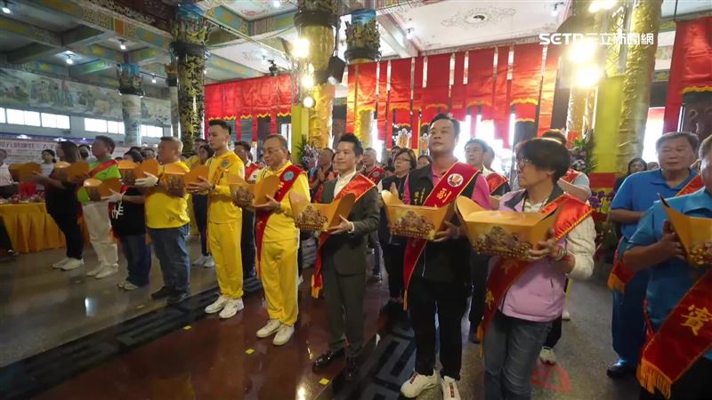 桃園護國宮太子忠孝文化季登場，爐主（前排左5）也現身分享接受太子爺感召的經歷