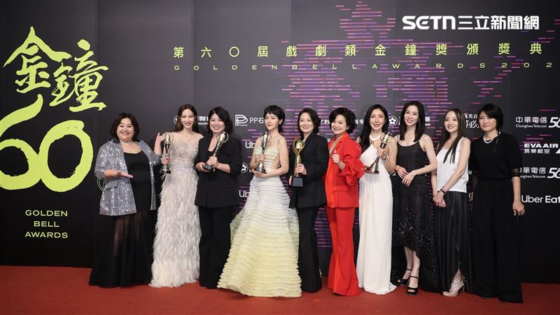 楊謹華金鐘封后 今衝BLACKPINK演唱會追星 《影后》一口氣獲得多項大獎,眾人開心合影。(圖/記者趙于瑩、鄭孟晃攝影)