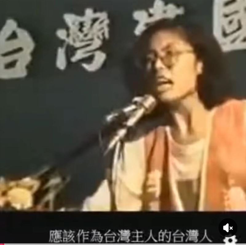 汪怡昕在臉書貼出一張鄭麗文參與農民運動時演講的影片截圖。（圖／翻攝自Issac Wang臉書）