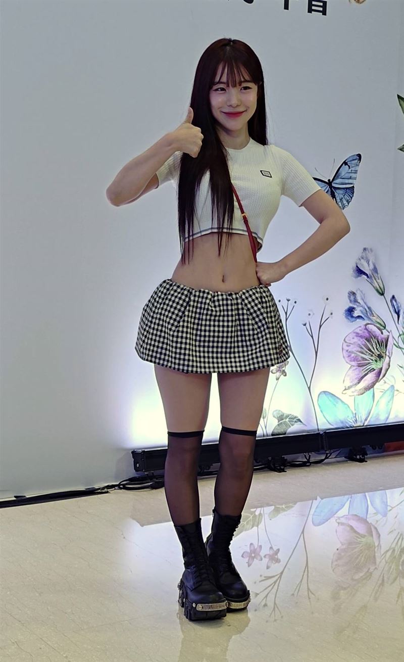 李多慧露出小蠻腰（圖／記者鍾智凱攝影）