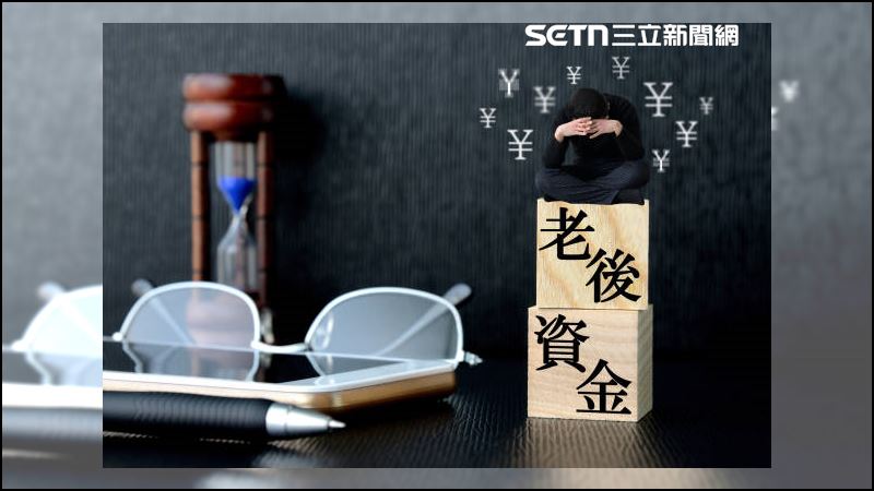 靠年金過活的高齡母親,為幫助兒子度日,每月匯出4萬日圓,最終積蓄全空。她看著通帳只剩10萬日圓,崩潰落淚,最後決定停止援助,重拾自我。(示意圖/PIXABAY)