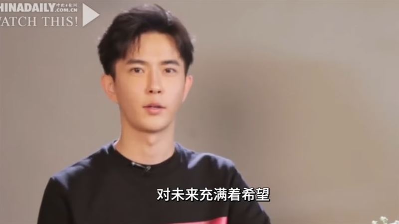 于朦朧用英文朗誦《向陽花》曝光根本不想死。全網震撼心碎齊為他申冤。（圖／翻攝自于朦朧英文朗誦《向陽花》youtube）