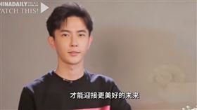 于朦朧用英文朗誦《向陽花》曝光根本不想死。全網震撼心碎齊為他申冤。（圖／翻攝自于朦朧英文朗誦《向陽花》youtube） 