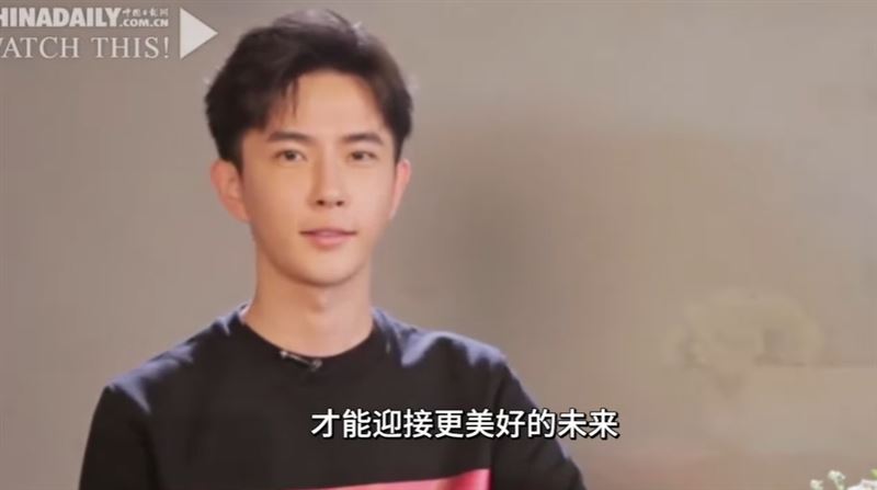 于朦朧用英文朗誦《向陽花》曝光根本不想死。全網震撼心碎齊為他申冤。（圖／翻攝自于朦朧英文朗誦《向陽花》youtube）
