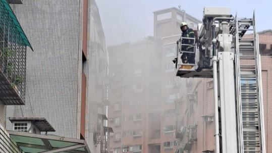 新北蘆洲公寓火警！現場濃煙密布畫面曝光