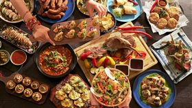 JR東日本大飯店鉑麗安全日餐廳平日自助式午晚餐平均每客1,100元。（圖/JR東日本大飯店台北提供）