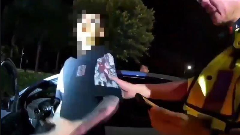 刺青男控遭警毆打!密錄器畫面曝光秒打臉