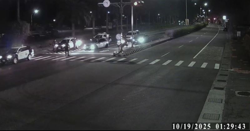 蔡男控訴警方執法過當，警方公布完整密錄器澄清過程。（圖／翻攝畫面）